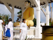 Til poya i Tissamaharama