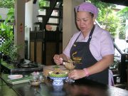 På madlavningskursus i Bangkok