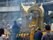 Besøg ved Erawan Helligdommen i Bangkok