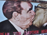 Besøg ved East Side Gallery i Berlin